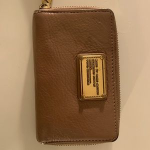 Marc Jacobs Wallet / wristlet purse
